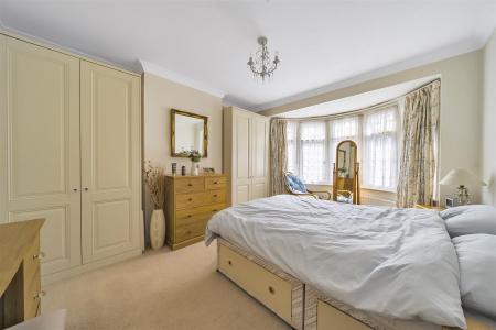 Swiss Avenue - Bed 2.jpg