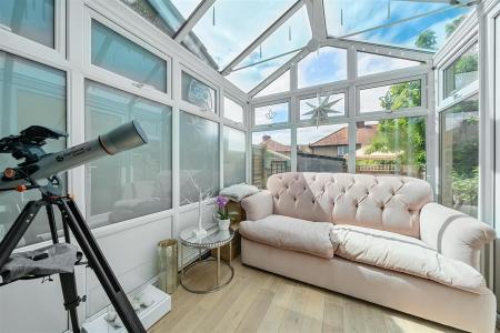 Cassiobridge Road - Conservatory.jpg