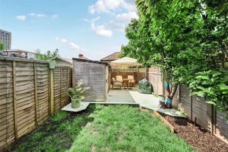 Cassiobridge Road - Garden 1.jpg