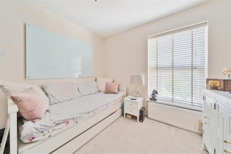 Cassiobridge Road - Bed 2.jpg