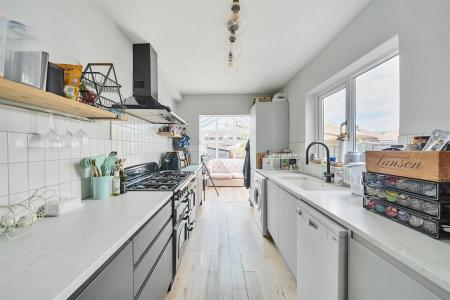 Cassiobridge Road - Kitchen 1.jpg
