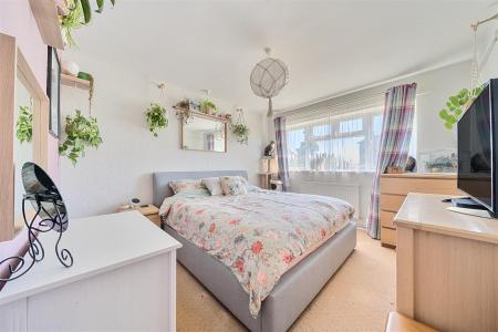 Grove Crescent - Bed 1a.jpg