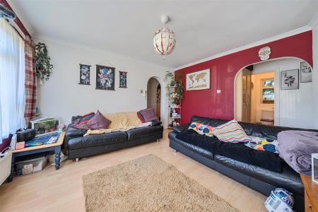 Grove Crescent - Lounge.jpg
