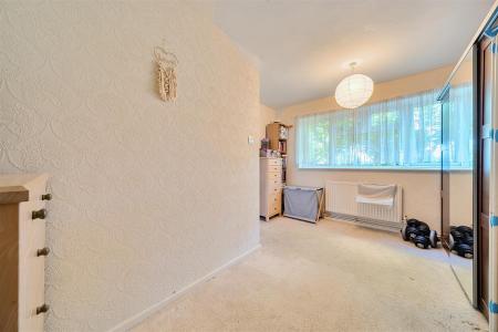 Grove Crescent - Bed 2.jpg