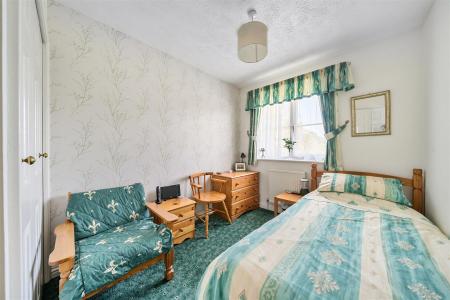 Manor Way - bed 2.jpg