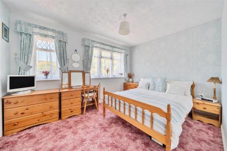 Manor Way - Bed 1a.jpg