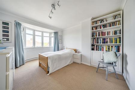 Canterbury Way -  bed 2.jpg