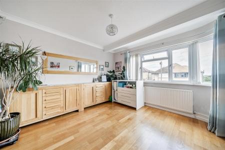 Oakleigh Drive - Reception room (2).jpg