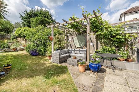 Oakleigh Drive - Patio.jpg