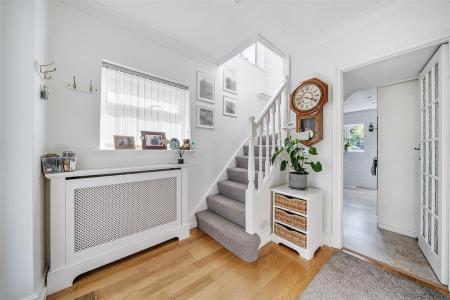 Oakleigh Drive - Hallway.jpg