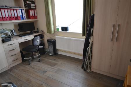 34 Basildon bed 2.JPG