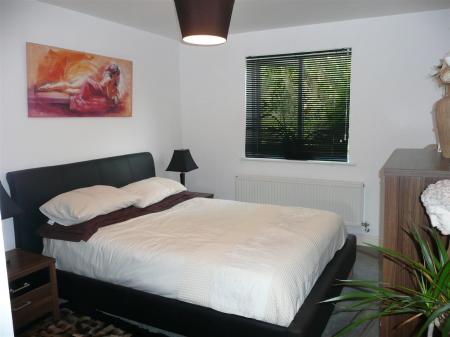 34 Basildon Close - Bed 1.JPG