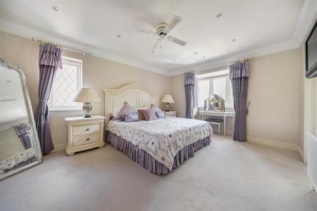 Warwick Mews - Bed 1.jpg