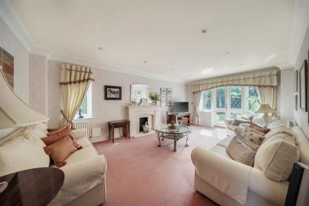 Warwick Mews - Lounge.jpg