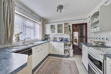 Links Way -Kitchen.jpg