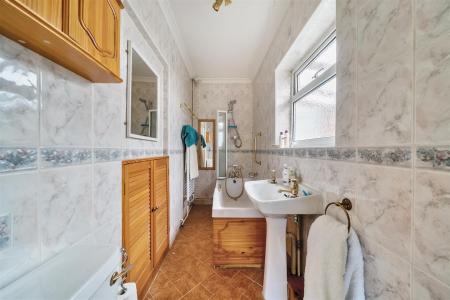 Springfield Close - Bathroom 1.jpg