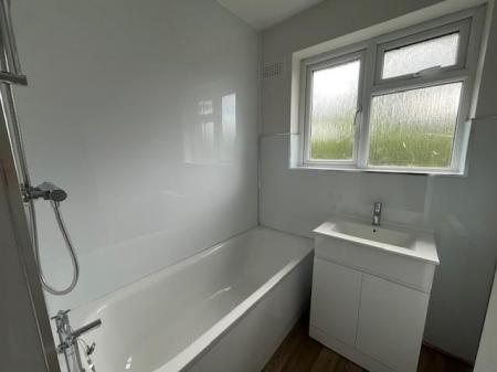 Bathroom 1.jpg