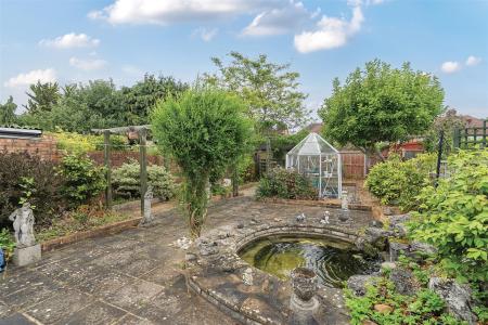 Sherborne Way - Garden.jpg