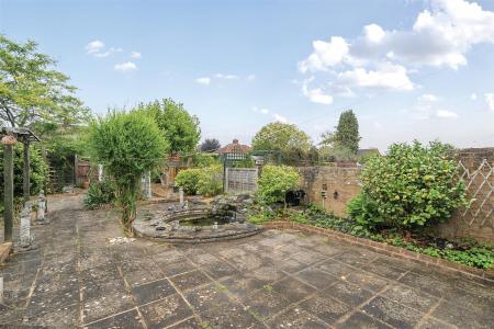Sherborne Way - Garden 1.jpg