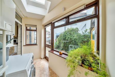 Frankland Close - Utility 1.jpg