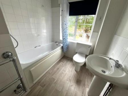 Family bathroom.jpg