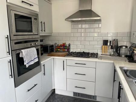 Kitchen 2.jpg