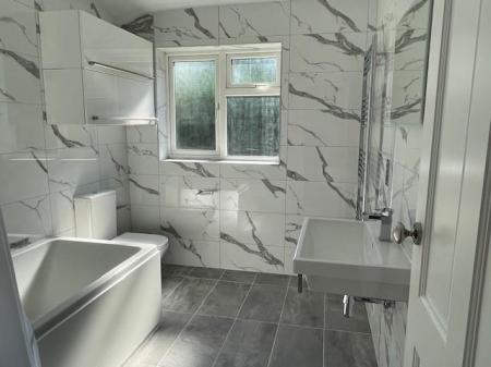 Bathroom 1.jpg