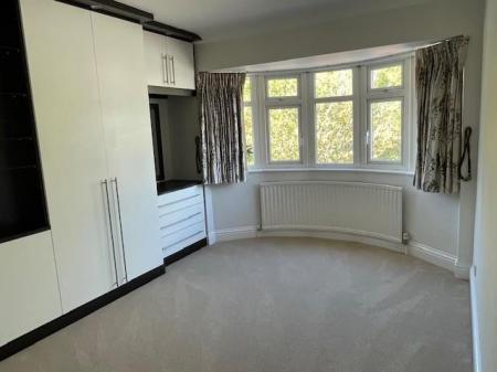 Main bedroom 2.jpg