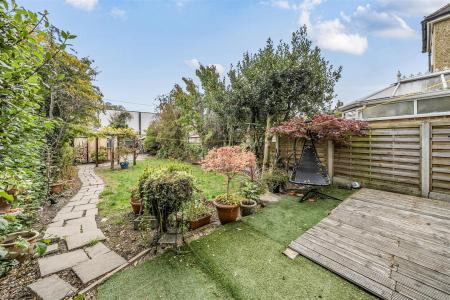 Links Way - Garden.jpg