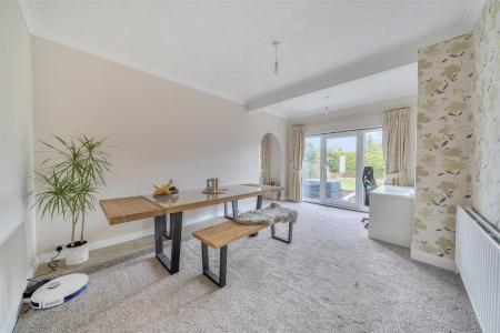 Elm Avenue - Diner.jpg