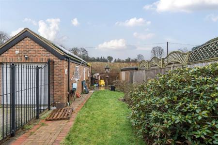 Links Way - Garden.jpg