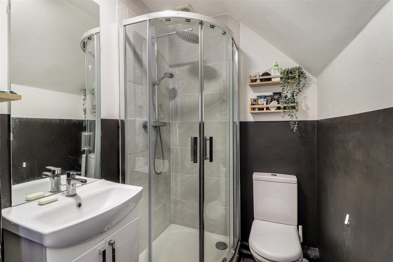 3 bedroom End of Terrace House for sale in Tonbridge