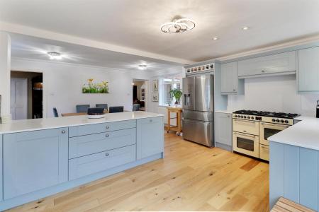 Kitchen/ Dining Room