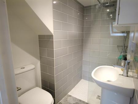 Ensuite 2.JPG