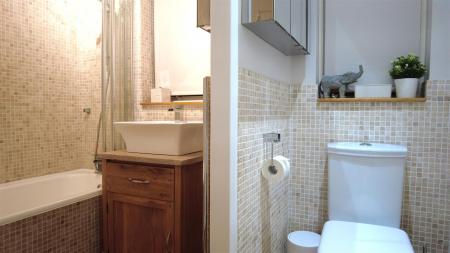 Bathroom 3.JPG
