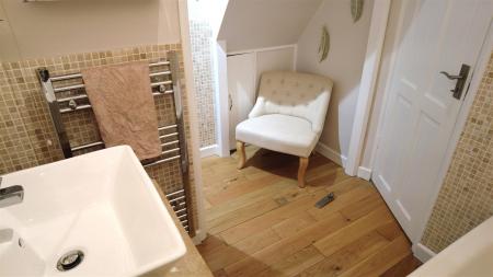 Bathroom 5.JPG