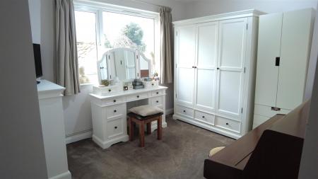 Bedroom 2-2.JPG