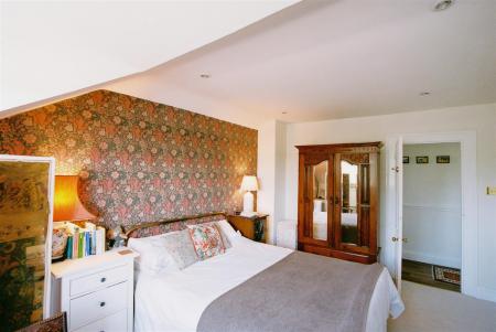 8 - Bedroom.jpg
