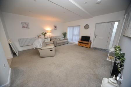 LOUNGE 2.jpg
