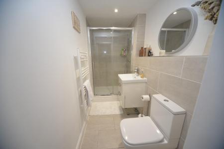 SHOWER ROOM.jpg