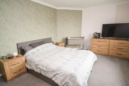 Bed 1.jpg