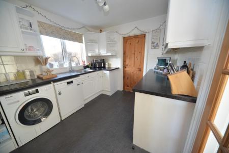 Kitchen 2.jpg