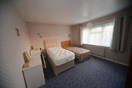 Bed 1.jpg
