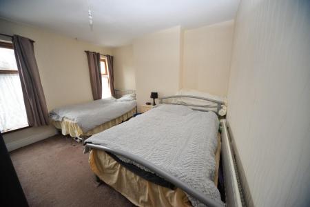 Bed 2.jpg