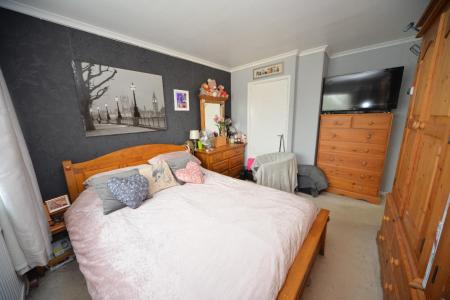 BEDROOM 1 2.jpg