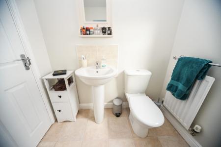 Bathroom 1.jpg