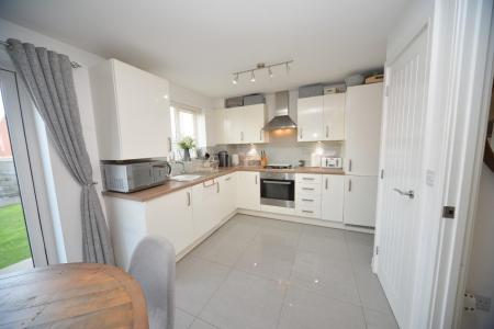 Kitchen area.jpg
