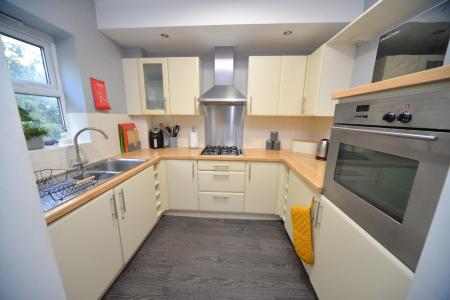 Kitchen area.jpg