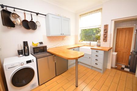 Kitchen 2.jpg