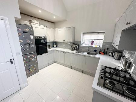 Kitchen 2.jpg